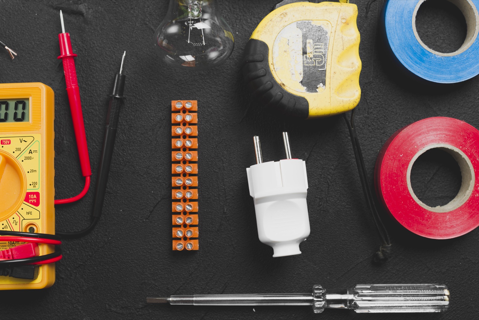 Electrical connectors and testing tools arranged on a workbench